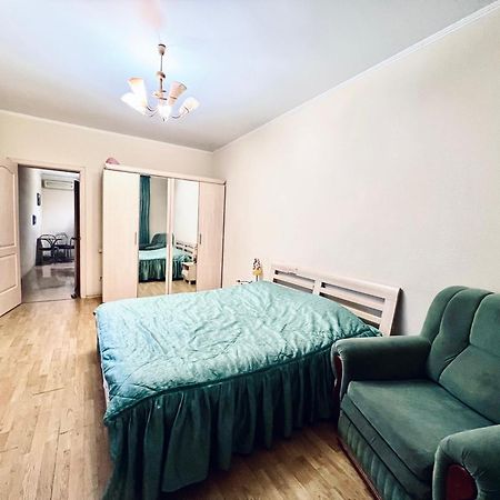 Apartment On Skorykovskyi Lane 4 Dnipro Exterior foto